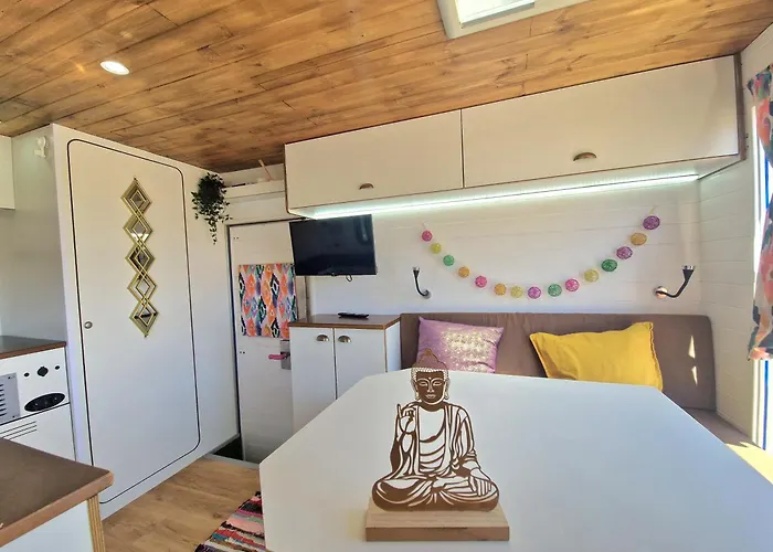 Camper Estatico Solo Alojar En El Frente Del Mar