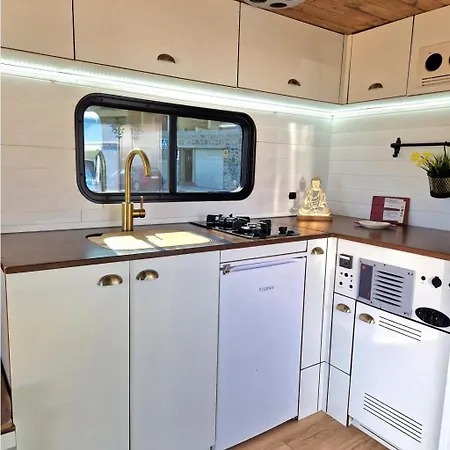 Camper Estatico Solo Alojar En El Frente Del Mar Kamp alanı