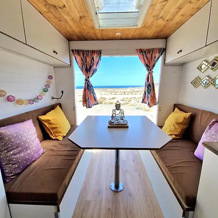 Camper Estatico Solo Alojar En El Frente Del Mar Kamp alanı