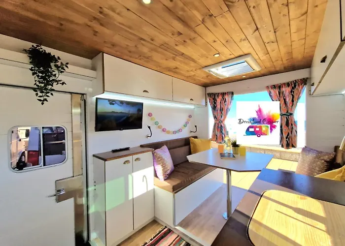 مكان تخييم Camper Estatico Solo Alojar En El Frente Del Mar