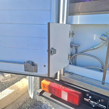 Camper Estatico Solo Alojar En El Frente Del Mar La Tejita