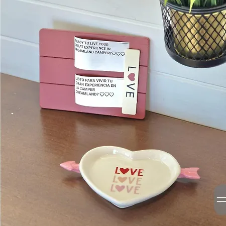 Camper Estatico Solo Alojar En El Frente Del Mar